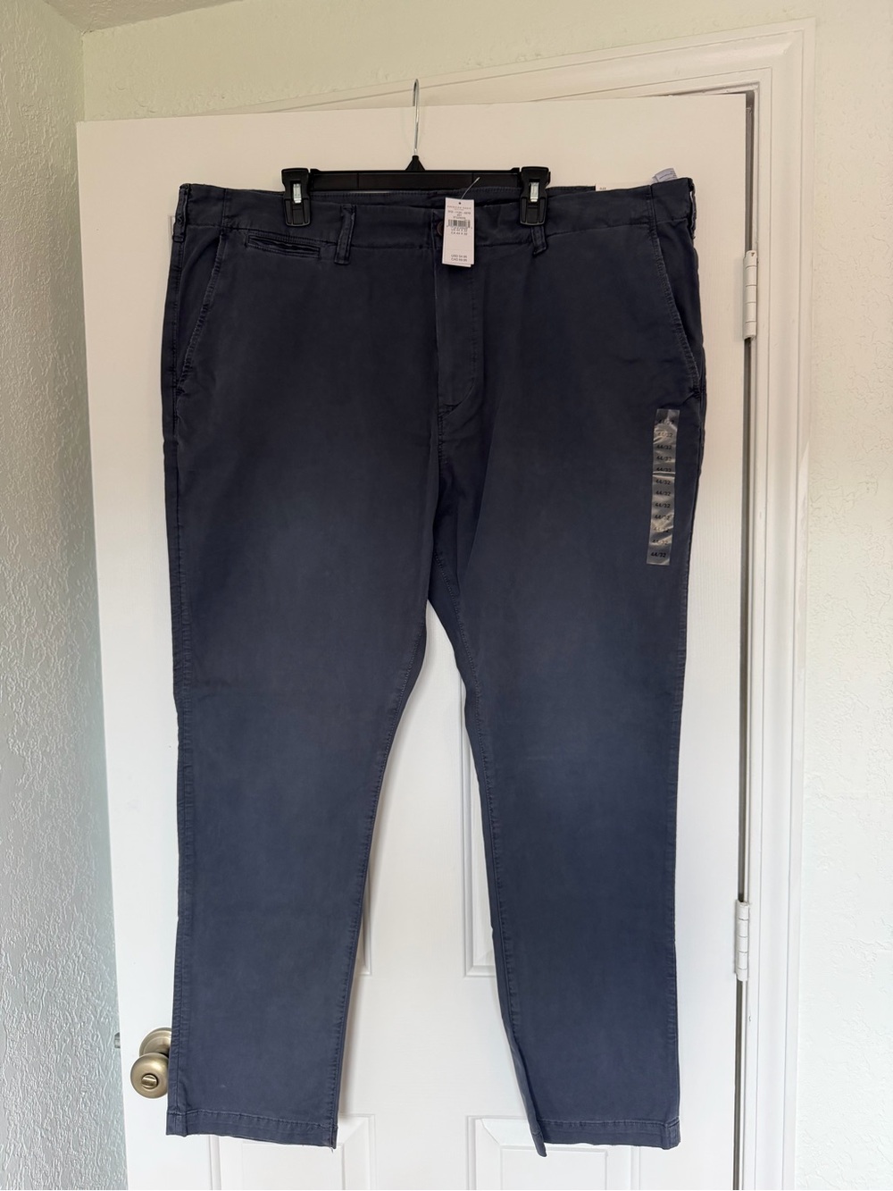 American Eagle Outfitters Men's Chino Pants - Dark Blue